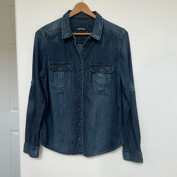 Express Denim Shirt Womens Medium Chambray Roll Sleeve Flap Pockets Distressed - Picture 3 of 5